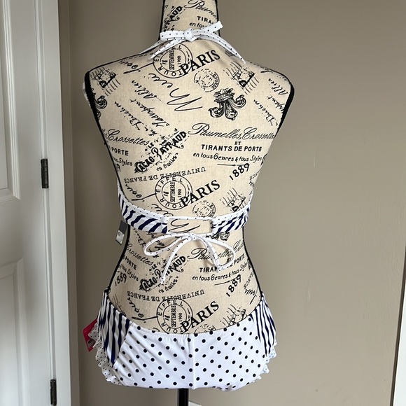 Victoria’s Secret bikini - Picture 4 of 12